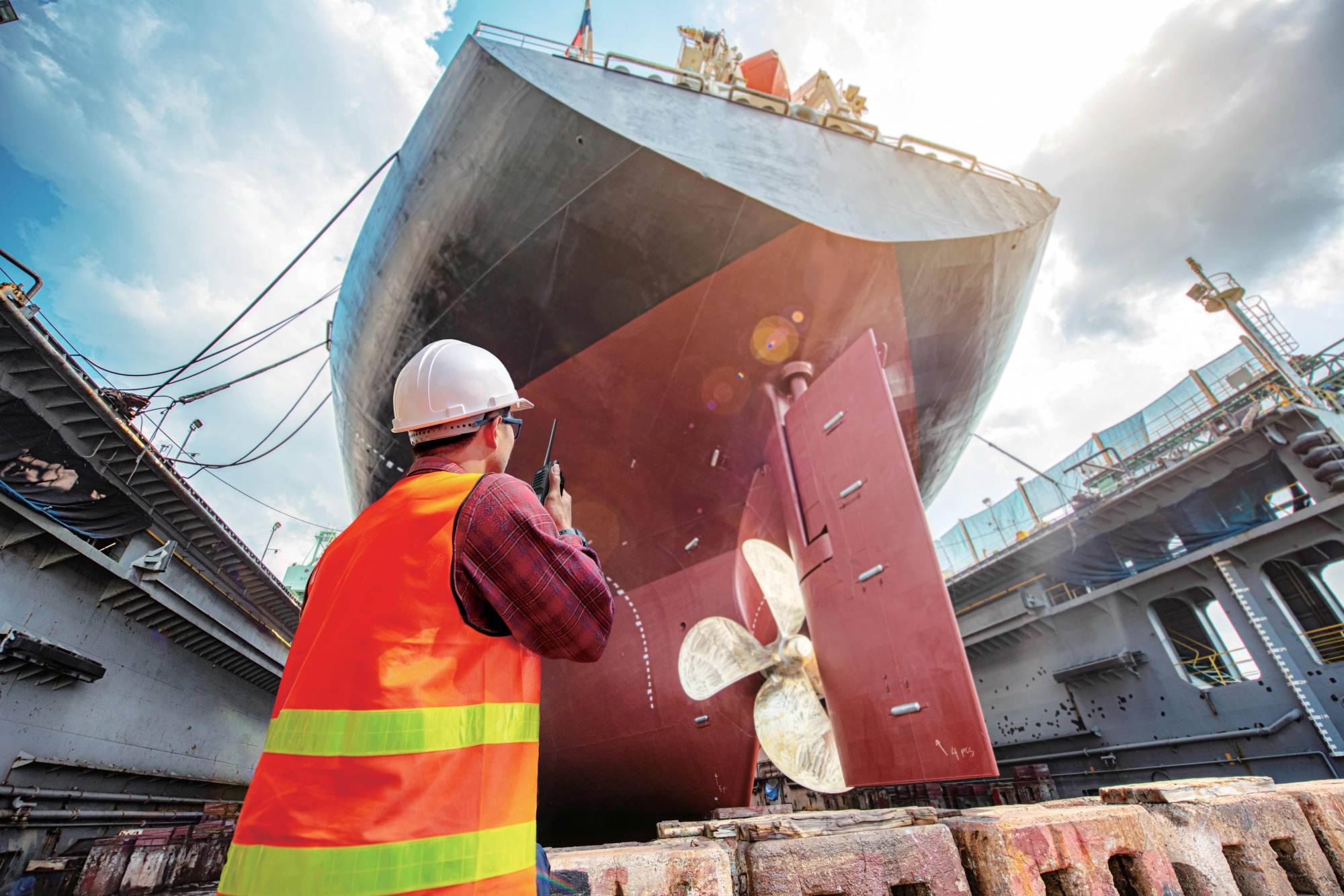 chantier-ouvrier-naval Hybride LTE & VHF Marine ICOM